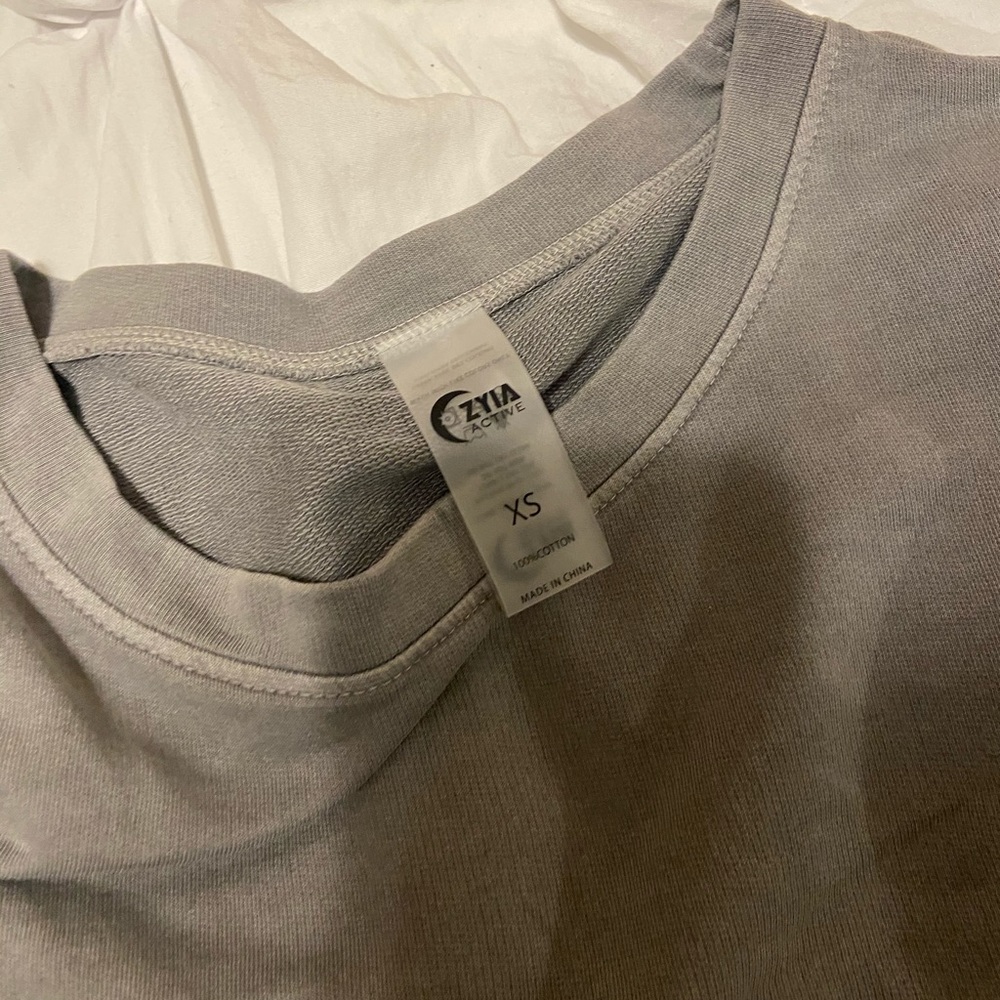 Cropped top - Picture 2 of 2